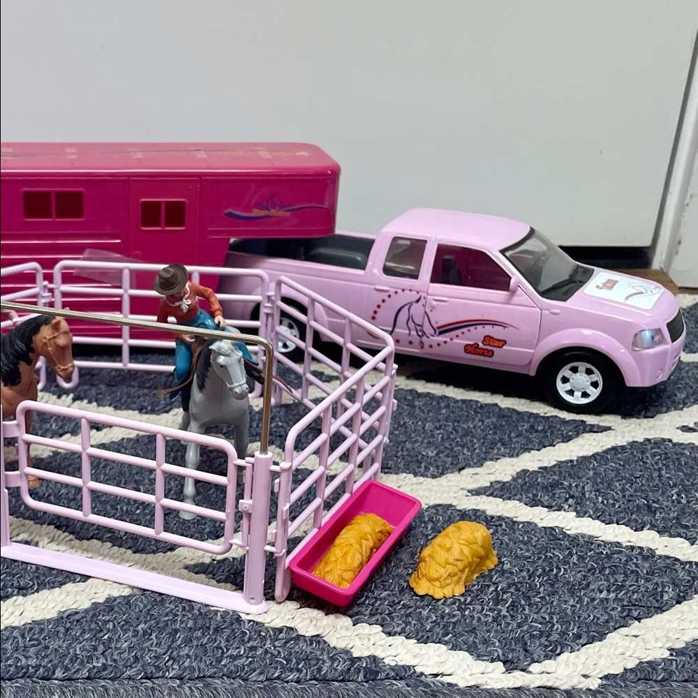 Valley Ranch Pink Trailer and Horse Trailer Playset